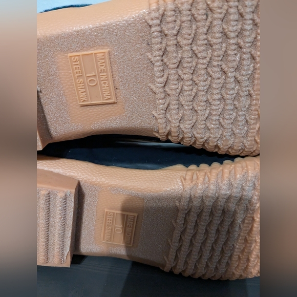 Land's End Tartan Sherpa Duck Boots - Picture 5 of 6